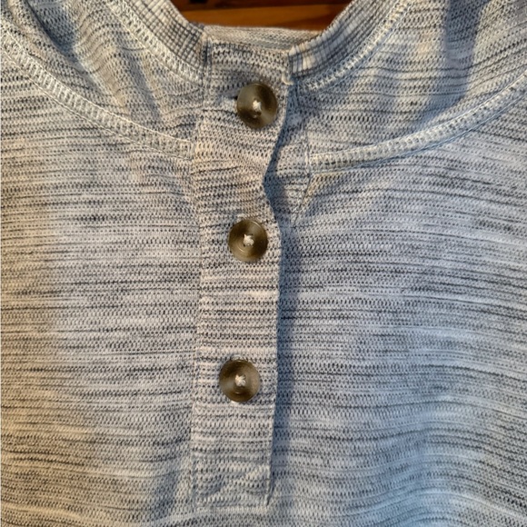 CARHART BRAND PULL OVER HOODED TOP WITH FRONT KANGAROO POCKETS. EUC LIKE NEW. - Picture 8 of 9